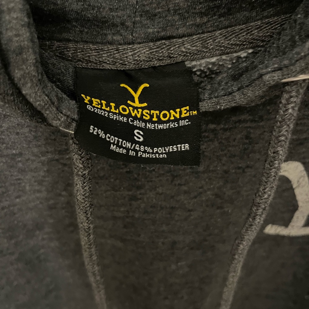 Yellow Stone, Dutton Ranch Sweatshirt.